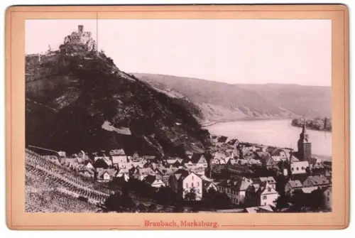 Fotografie unbekannter Fotograf, Ansicht Braubach, Ortspartie mit der Marksburg