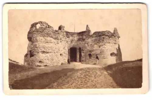 Fotografie unbekannter Fotograf, Ansicht Argues-la-Bataille, Chateau, Ruine