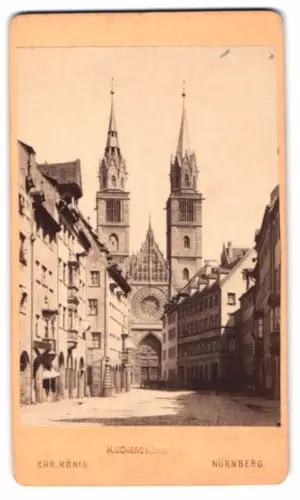 Fotografie Chr. König, Nürnberg, Ansicht Nürnberg, Strassenpartie mit Blick nach der Lorenzkirche