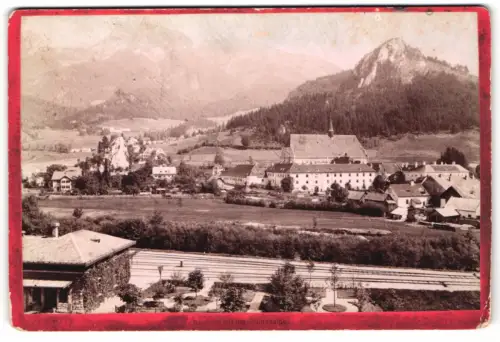 Fotografie Nicolaus Kuss, Mariazell, Ansicht Neuberg a. d. Mürz, Blick auf den Ort mit Bahngleisen