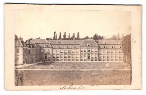 Fotografie unbekannter Fotograf, Ansicht Zeist, Blick auf die Schule