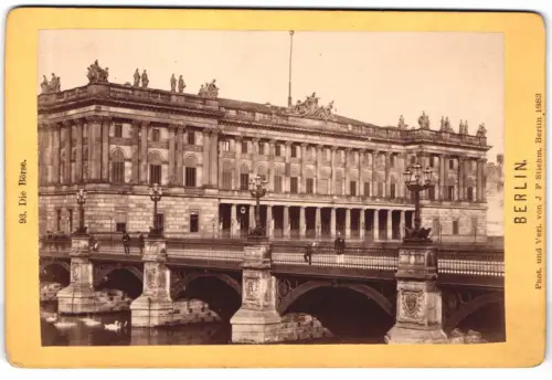 Fotografie J. F. Stiehm, Berlin, Ansicht Berlin, Brücke mit der alten Börse