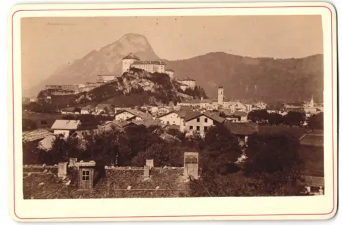 Fotografie unbekannter Fotograf, Ansicht Kufstein, Blick auf den Ort mit Schloss
