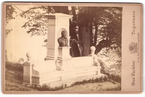 Fotografie Max Fackler, Tegernsee, Ansicht Tegernsee, das Stielerdenkmal