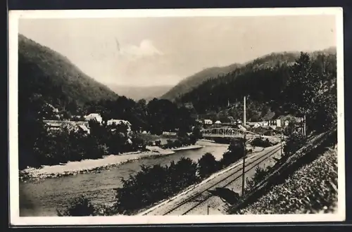 AK Trebuchany bei Rachov, Flusspartie mit Brücke