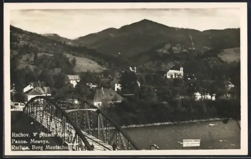 AK Rachov, V pozadí Mencul