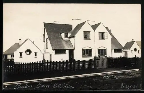 Foto-AK Cleveleys, Cottage Exhibition