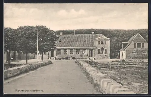 AK Faergegaarden, Gebäudepanorama mit Strasse