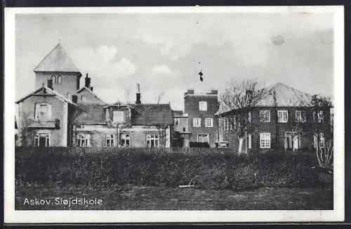 AK Askov, Sløjdskole