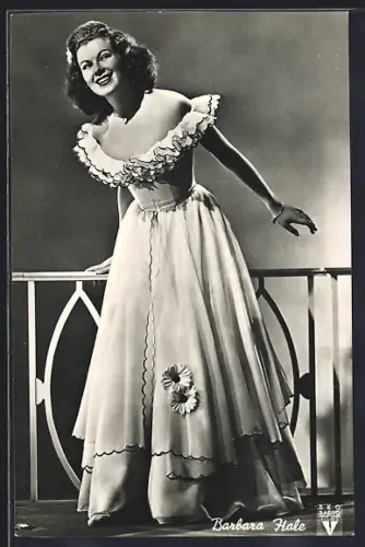 AK Barbara Hale im schulterfreien Rüschenkleid