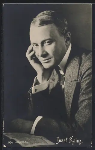 AK Schauspieler Josef Kainz Buch lesend porträtiert