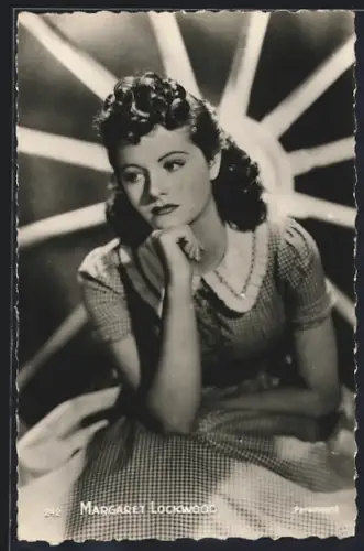 AK Schauspielerin Margaret Lockwood in verträumter Pose