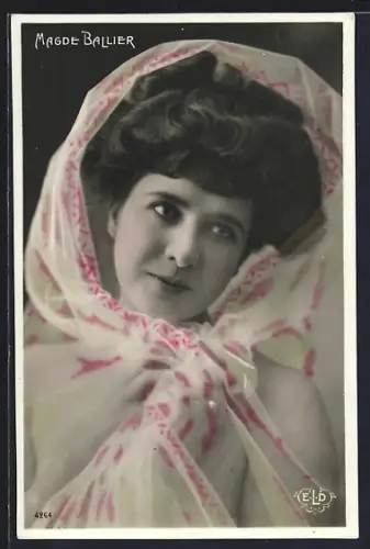 AK Magde Ballier, Portrait mit Schleier