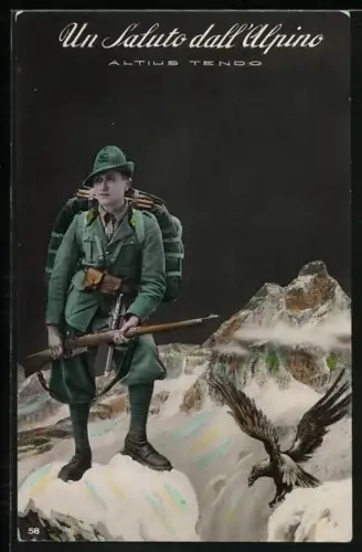 AK Italienischer Soldat in Uniform mit Waffe, Un Saluto dall Alpino