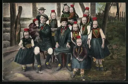 AK Hessen, Schwälmer Familie in hessischer Tracht