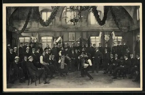 AK Studenten bei der Mensur in einem Saal