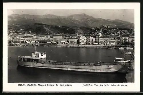 AK Patras, Vue partielle prise du phare, Hafenansicht mit Schiff