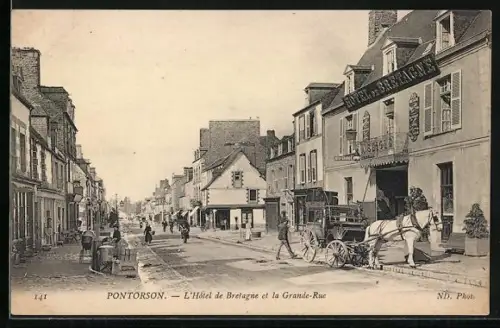 AK Pontorson, L'Hotel de Bretagne et la Grande Rue
