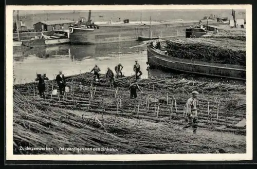 AK Harlingen, Zuiderzeewerken, Vervaardigen van een zinkstuk
