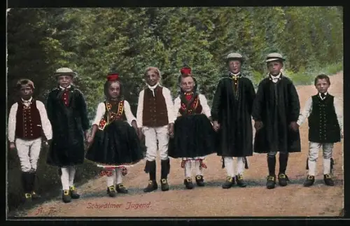 AK Eine Gruppe von Schwälmer Kindern in hessischer Tracht halten sich an der Hand
