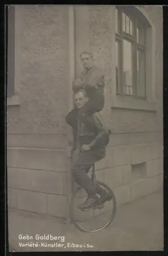 AK Eibau i. Sa., Variéte-Künstler Gebr. Goldberg, Mann auf Einrad mit zweitem Mann auf den Schultern