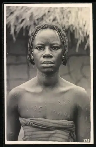 Foto-AK Person mit Skarifizierung, Ethnologie, Belgisch Kongo