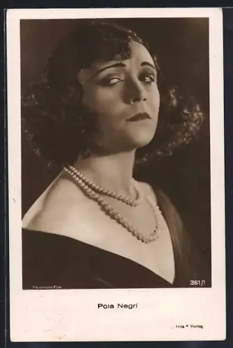 AK Schauspielerin Pola Negri mit Halskette porträtiert