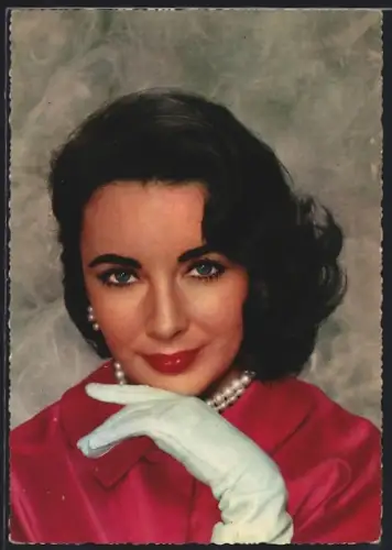 AK Schauspielerin, Elisabeth Taylor mit weissen Handschuhen