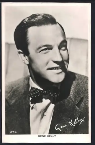 AK Schauspieler Gene Kelly in Fliege und Anzug