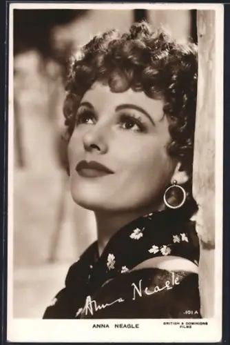 AK Schauspielerin Anna Neagle mit Locken und Ohrring