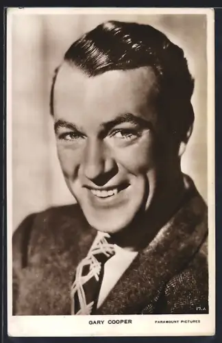 AK Schauspieler Gary Cooper lächelt in die Kamera