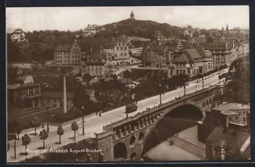 AK Plauen i. V., Friedrich August-Brücke aus der Vogelschau, Strassenbahn