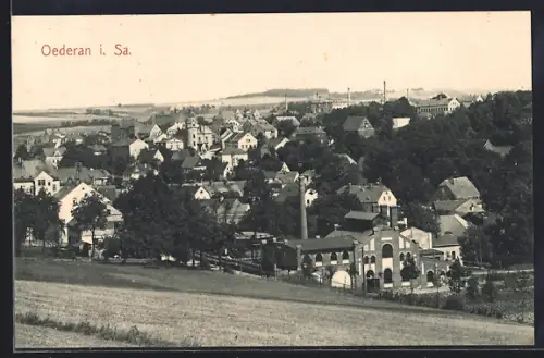AK Oederan i. Sa., Stadtansicht mit Fabrikgebäude und Wohnhäusern
