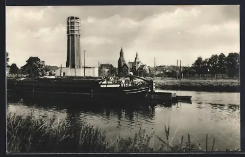 AK Genthin, Wasserturm, Kirche, Schiffe am Kanal