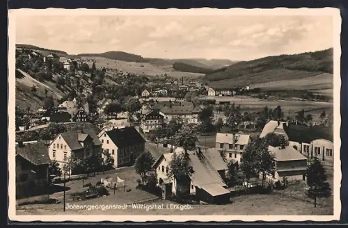 AK Johanngeorgenstadt-Wittigsthal, Ortsansicht, Talblick, umliegende Berge