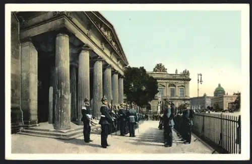 AK Berlin, Unter den Linden, Neue Wache, Wachablösung
