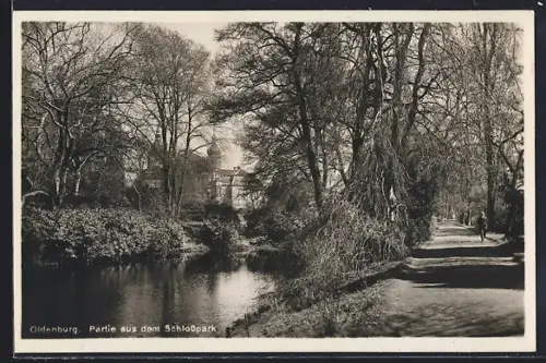 AK Oldenburg / O., Partie aus dem Schlosspark