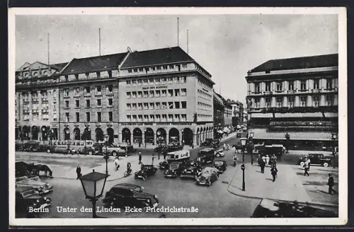 AK Berlin, Unter den Linden Ecke Friedrichstrasse, Strassenszene mit Gebäuden und Verkehr
