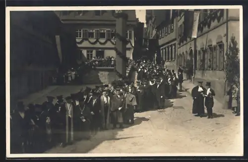 AK Tübingen, 450 jähr. Jubiläum der Landes-Universität 1477-1927, Festzug in der Strasse Münzgasse