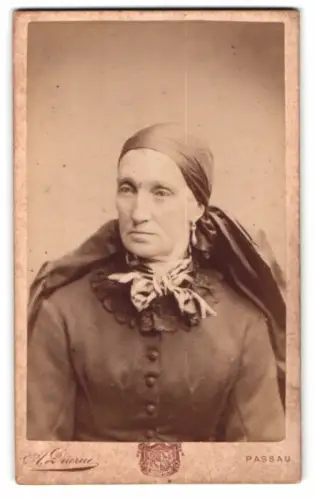 Fotografie August Ducrue, Passau, Kl. Exercir-Platz, Porträt einer älteren Dame