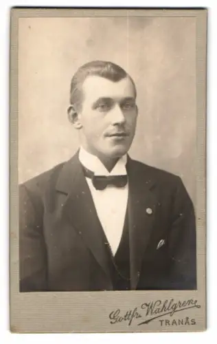 Fotografie Gottfr. Wahlgren, Tranås, Porträt eines eleganten Herrn