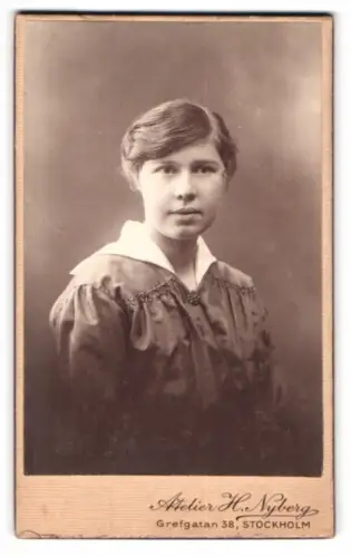 Fotografie Atelier H. Nyberg, Stockholm, Grefgatan 38, Porträt einer jungen Frau