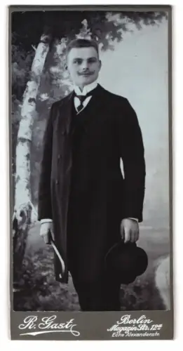 Fotografie Richard Gast, Berlin, Magazin Str. 12a, Eleganter Herr mit Hut