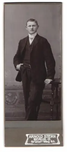 Fotografie Arnold Stern, Berlin, Grüner Weg 63, Porträt eines jungen Mannes