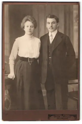Fotografie Wilh. Mayer, Esslingen, Kronenstr. 14, Elegantes Paarporträt