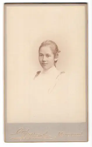 Fotografie E. Potterat, Montreux, Avenue du Kursaal, Berthe Birckel im Porträt
