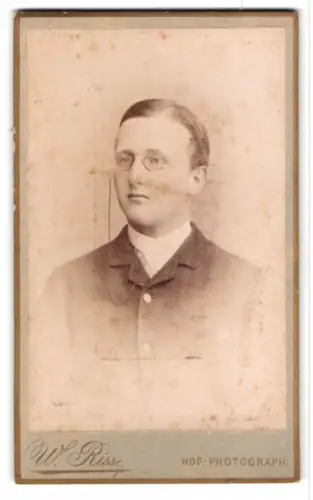 Fotografie W. Risse, Marburg, Bahnhofstrasse 5, Fritz Stuckhardt mit Brille