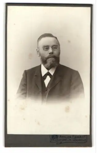 Fotografie Atelier Erna, Frankfurt a. M., Gottfried Büttne mit Brille