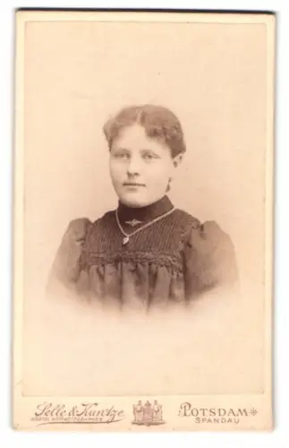 Fotografie Selle & Kuntze, Potsdam, Schwertfeger Strasse 14, Frau Schulze, geb. Döring