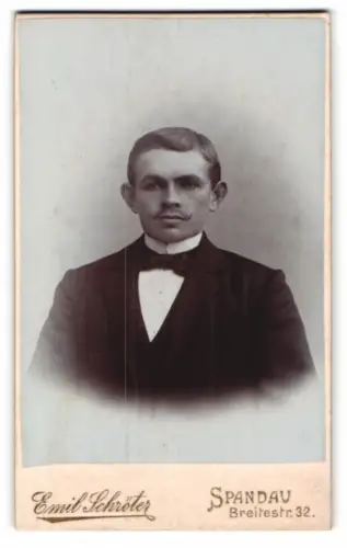 Fotografie Emil Schröter, Spandau, Breitestr. 32, Otto im Porträt